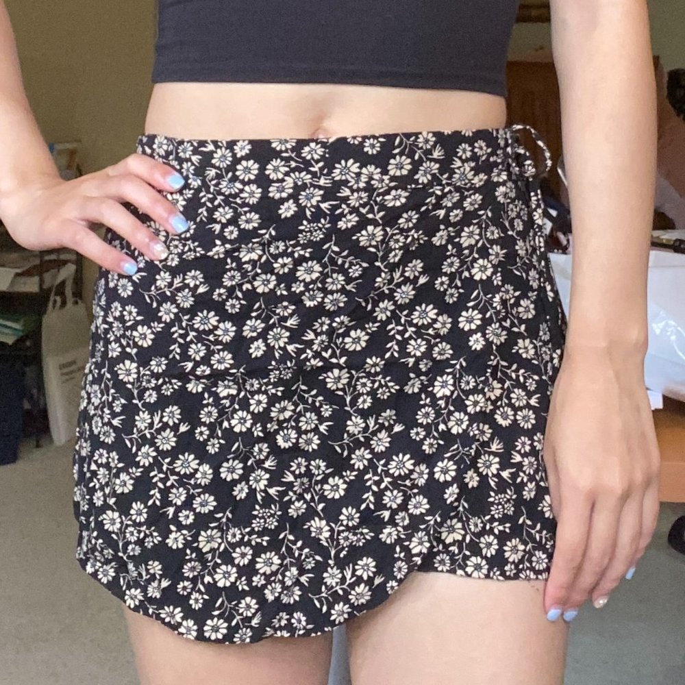 Forever 21 Black & Gold Floral Wrap Skirt XS